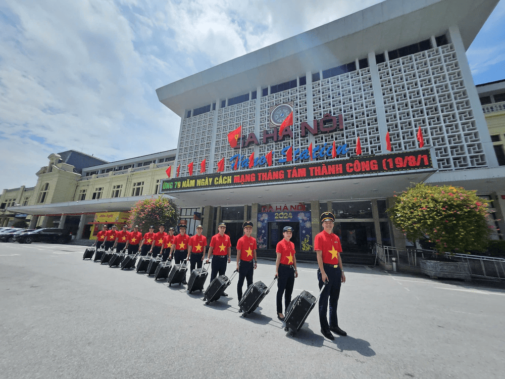 Hard seat is suitable for short distance, for example from Hanoi to Ninh Binh (Source: Fanpage of Vietnam Railway)
